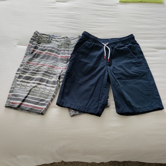 š2 for $10šCat & Jack navy shorts and Peek patterned shorts